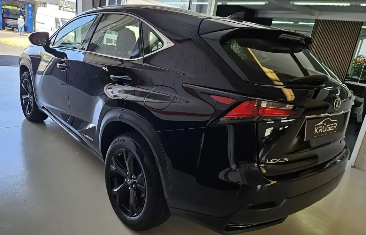 Usado Lexus NX300h Sport Line 197 CV (144 kW) 2017 Negro SUV
