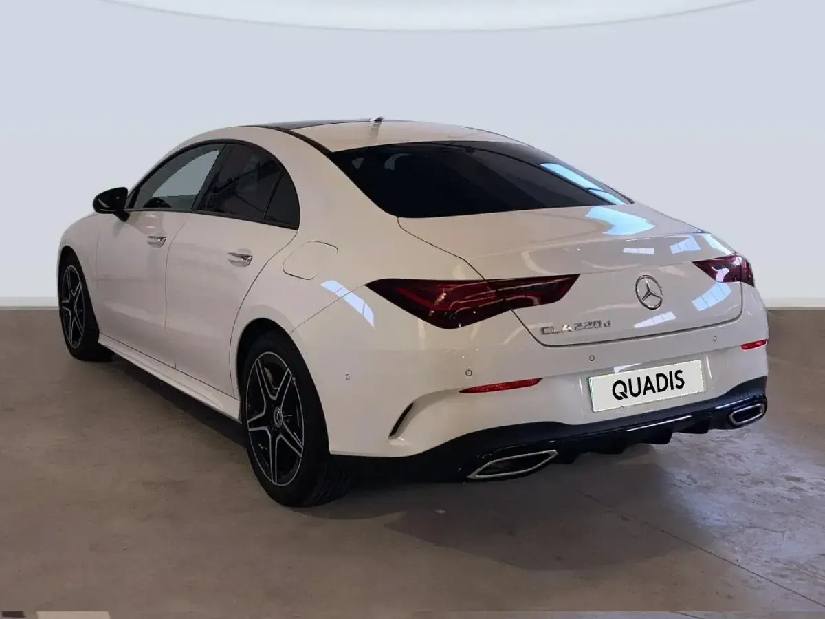 Usado Mercedes CLA220 190 CV (139 kW) 2025 Blanco Berlina