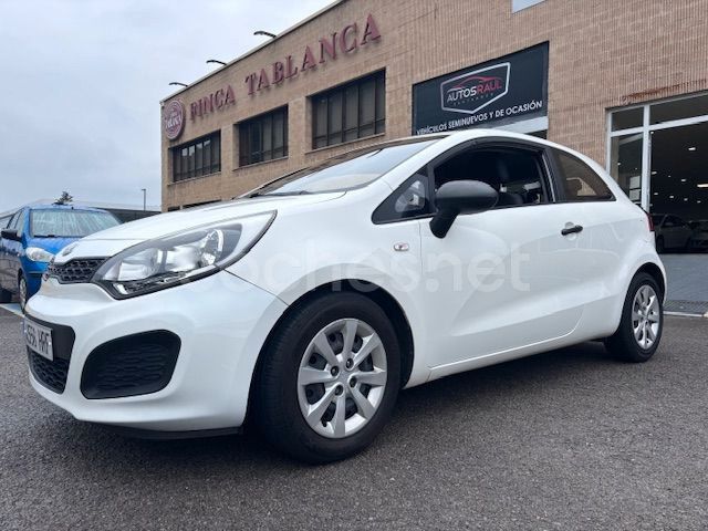 Blanco Usado 2013 Kia Rio Berlina | 9500 € (Caro) - Imagen 1/4