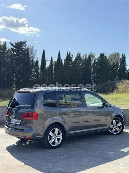 Usado VW Touran Edition 105 CV (77 kW) 2013 Gris / plata Monovolumen