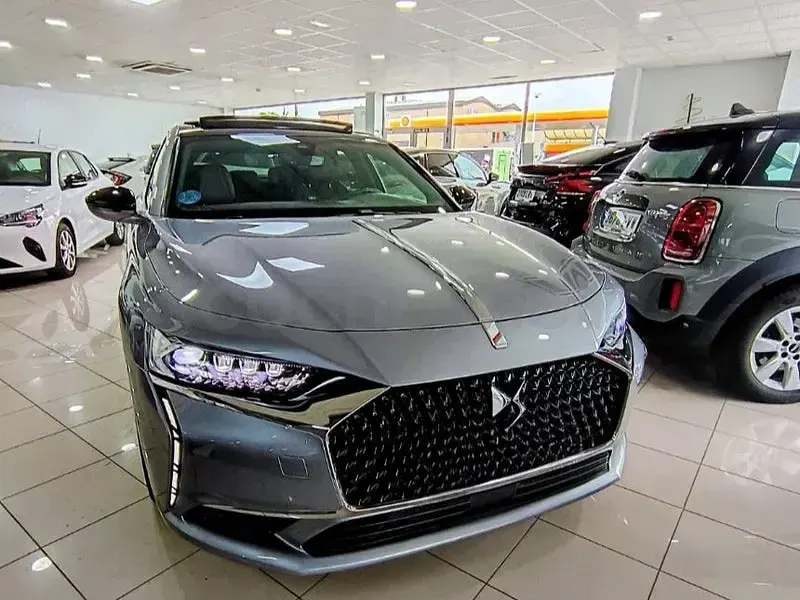 Usado DS Automobiles DS9 Rivoli 250 CV (183 kW) 2022 Gris / plata Berlina