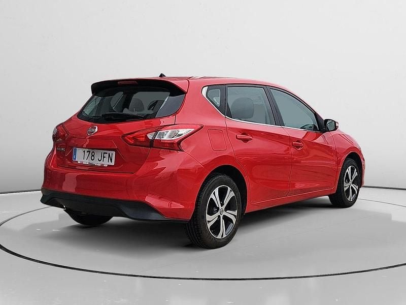 Usado Nissan Pulsar Acenta 116 HP (85 kW) 2015 Vermelho Sedan