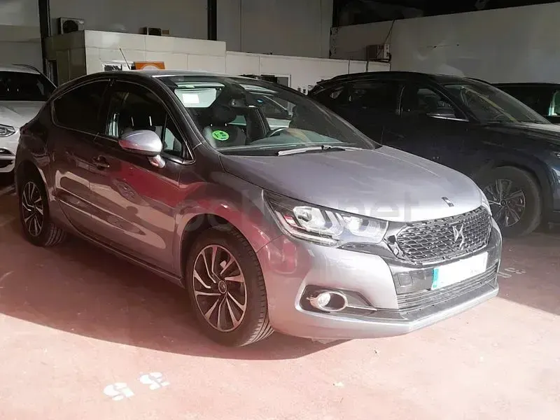 Usado DS Automobiles DS4 Style 131 CV (96 kW) 2018 Gris / plata Berlina