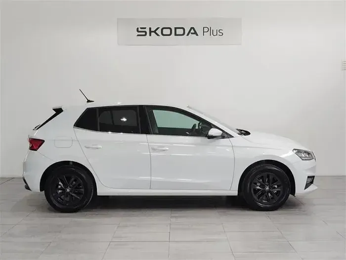 Usado Skoda Fabia Selection 80 CV (58 kW) 2025 Blanco Utilitario