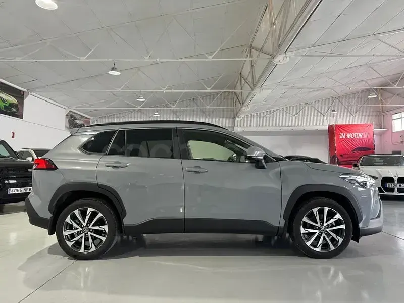 Usado Toyota Corolla Cross Plus 197 CV (144 kW) 2024 Gris / plata SUV