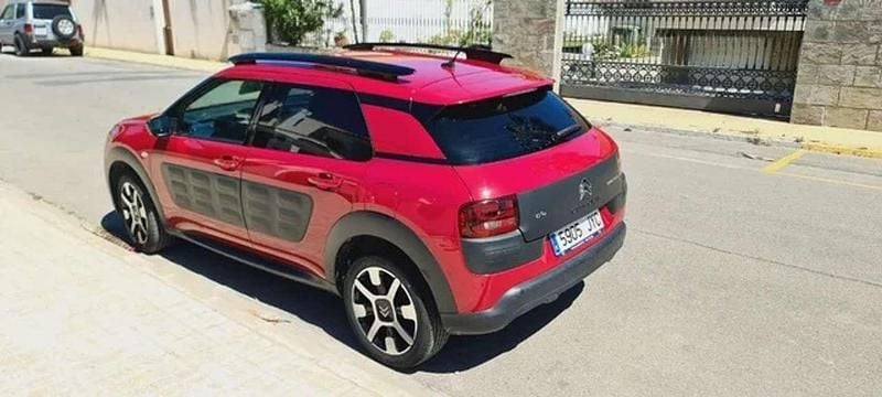 Usado Citroën C4 Cactus Feel 99 CV (72 kW) 2017 Rojo Utilitario