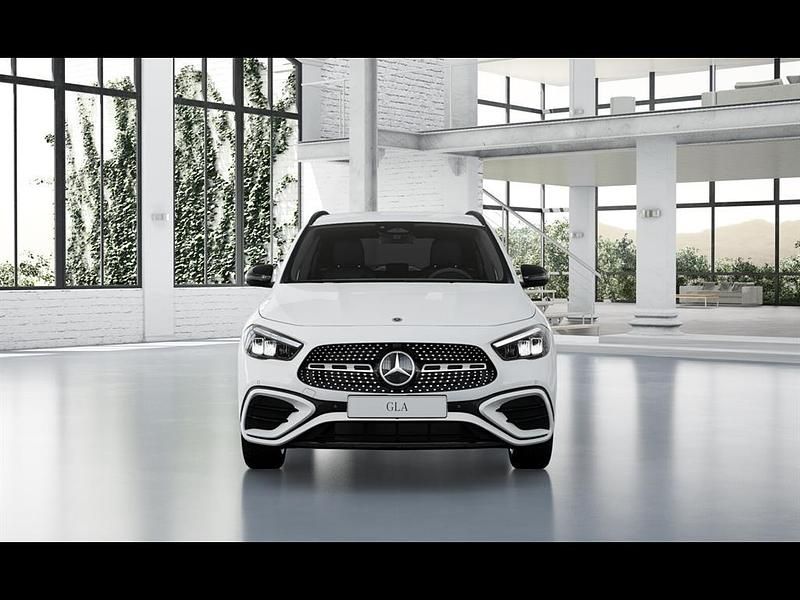 Usado Mercedes GLA200 163 CV (119 kW) 2025 Blanco polar SUV