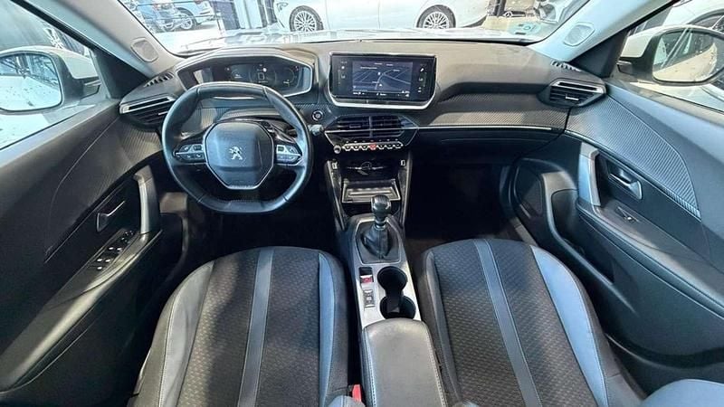 Usado Peugeot 2008 Active 110 CV (80 kW) 2020 Blanco SUV