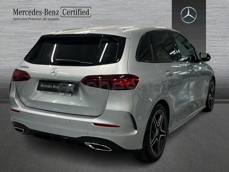 Usado Mercedes B200 150 CV (110 kW) 2025 Gris / plata Monovolumen