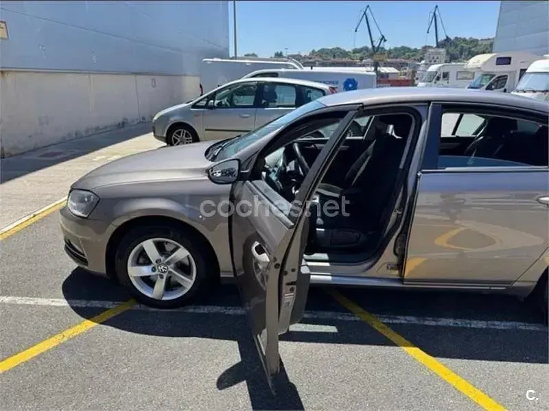 Usado VW Passat Advance 105 CV (77 kW) 2011 Beige Berlina