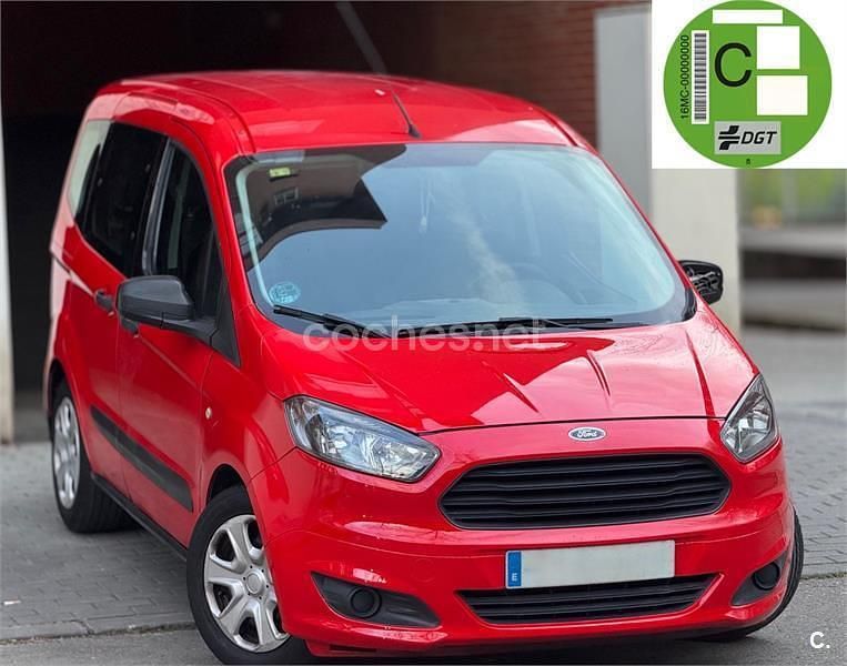 Usado Ford Tourneo Courier Titanium 100 CV (73 kW) 2017 Rojo Monovolumen