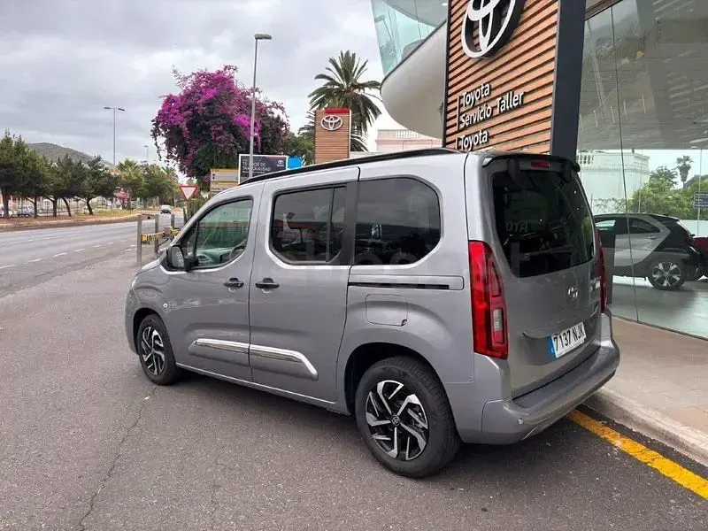 Nuevo Toyota Proace Verso Advance 131 CV (96 kW) 2025 Gris / plata Familiar