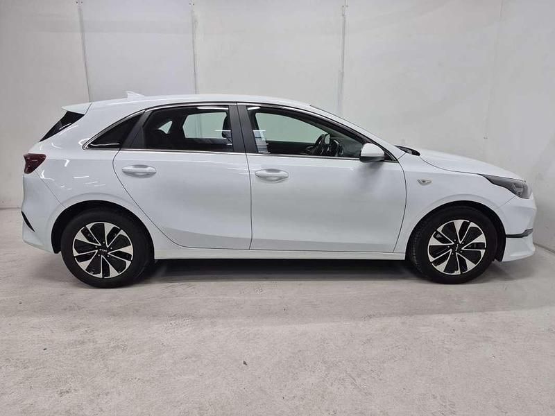 Usado Kia Ceed 101 CV (74 kW) 2025 Blanco Utilitario