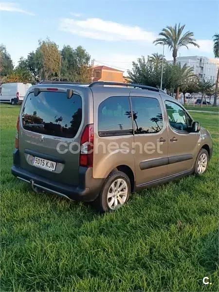 Käytetty Peugeot Partner Tepee Outdoor 100 HP (73 kW) 2016 Peessi Tila-auto