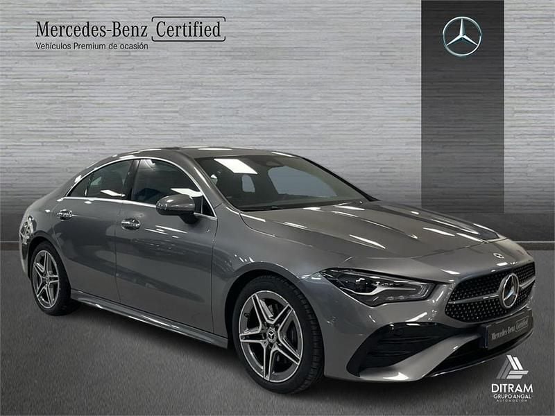 Usado Mercedes CLA220 AMG line 190 CV (139 kW) 2024 Gris montaña Berlina