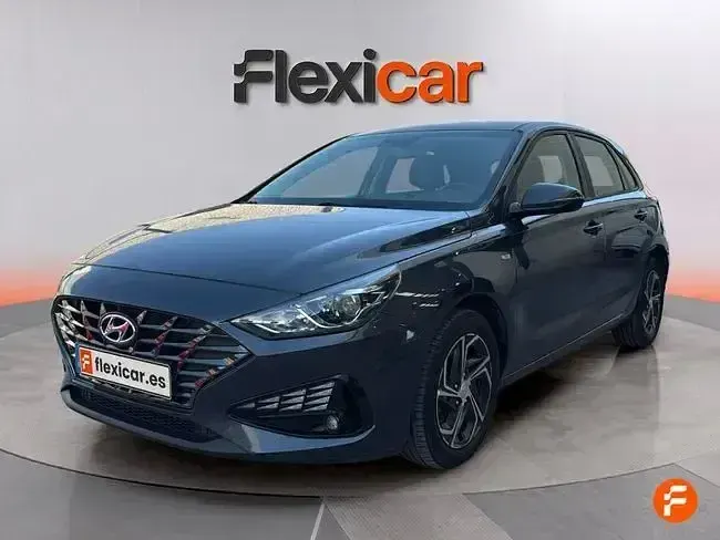 Usado Hyundai i30 136 CV (100 kW) 2021 Gris Berlina