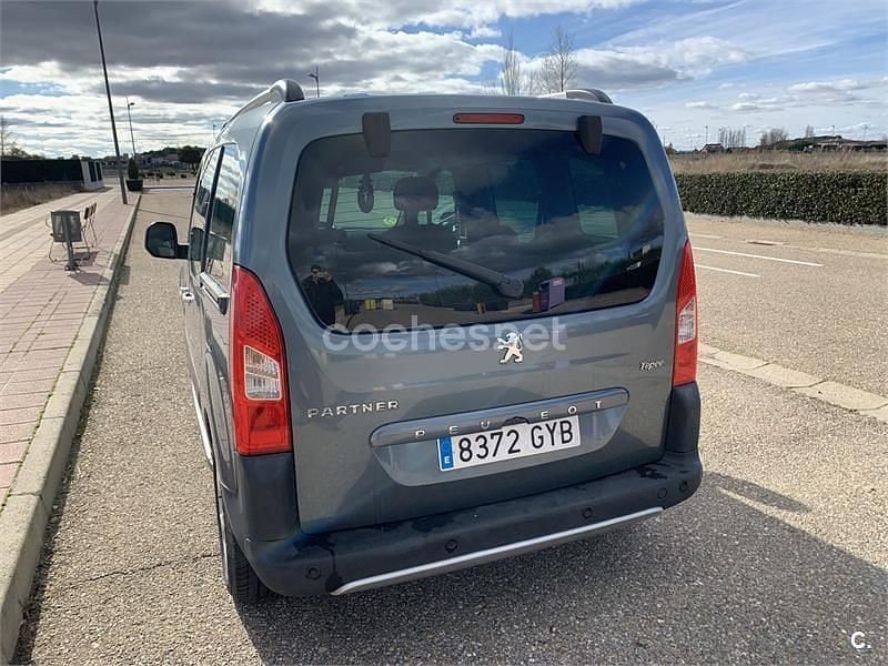Usado Peugeot Partner Tepee Outdoor 90 CV (66 kW) 2010 Azul Monovolumen