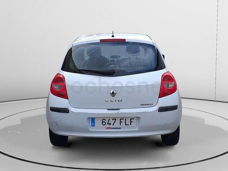 Usado Renault Clio II Authentique 75 CV (55 kW) 2007 Blanco Berlina
