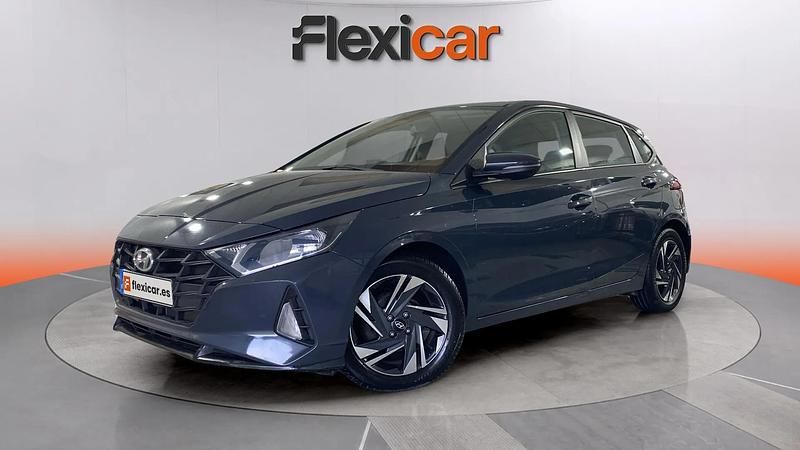 Usado Hyundai i20 101 CV (74 kW) 2021 Gris Utilitario