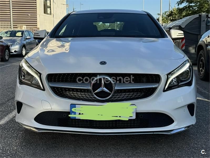Usado Mercedes CLA180 122 CV (89 kW) 2018 Blanco Berlina
