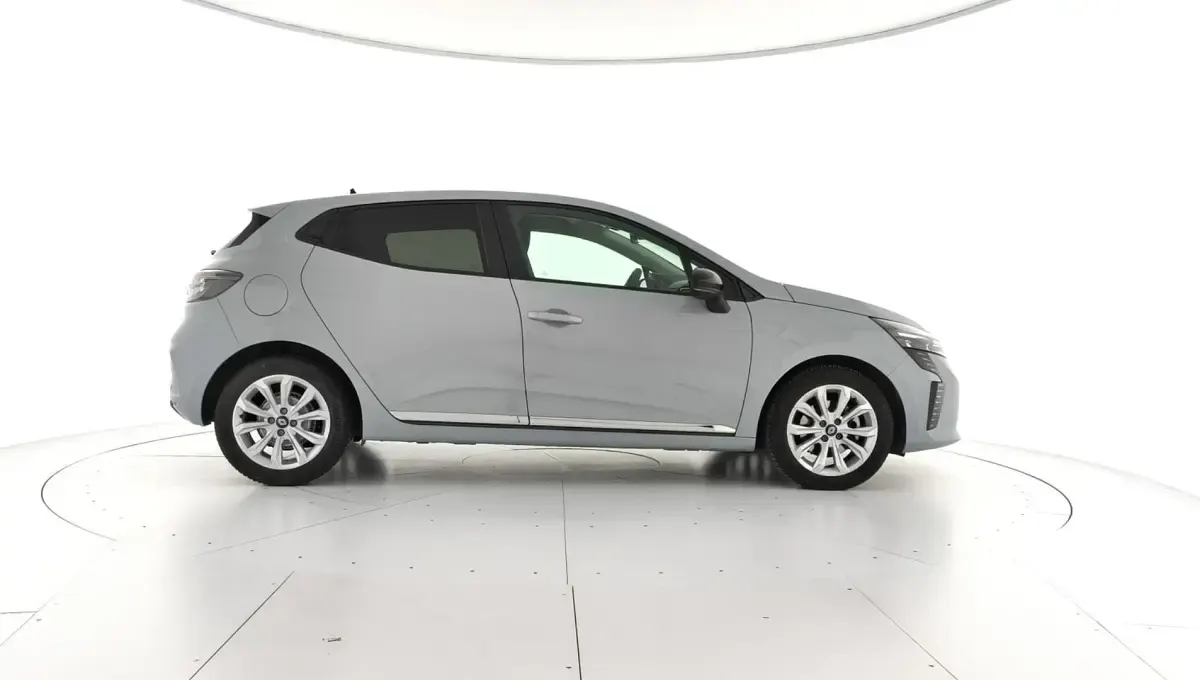 Usado Renault Clio V Evolution 100 CV (73 kW) 2025 Gris Berlina