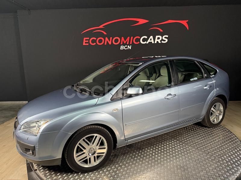 Usado Ford Focus Ghia 109 CV (80 kW) 2006 Azul Berlina