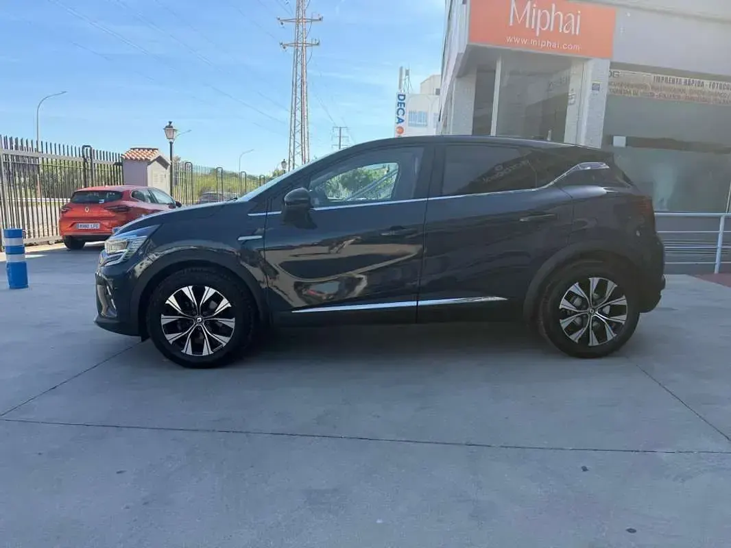 Usado Renault Captur Techno 91 CV (66 kW) 2023 Gris SUV