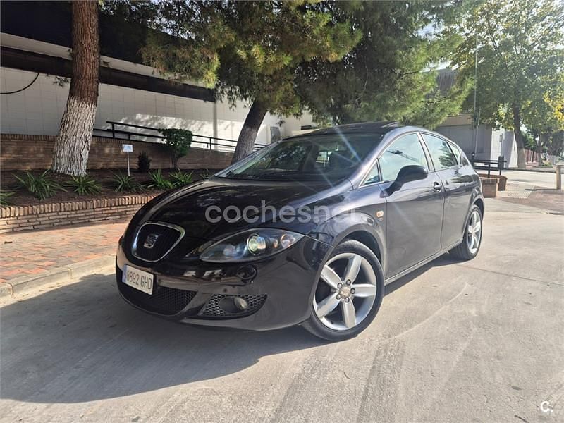 Negro Usado 2008 Seat Leon Sport Berlina | 6500 € (Buen precio) - Imagen 1/4