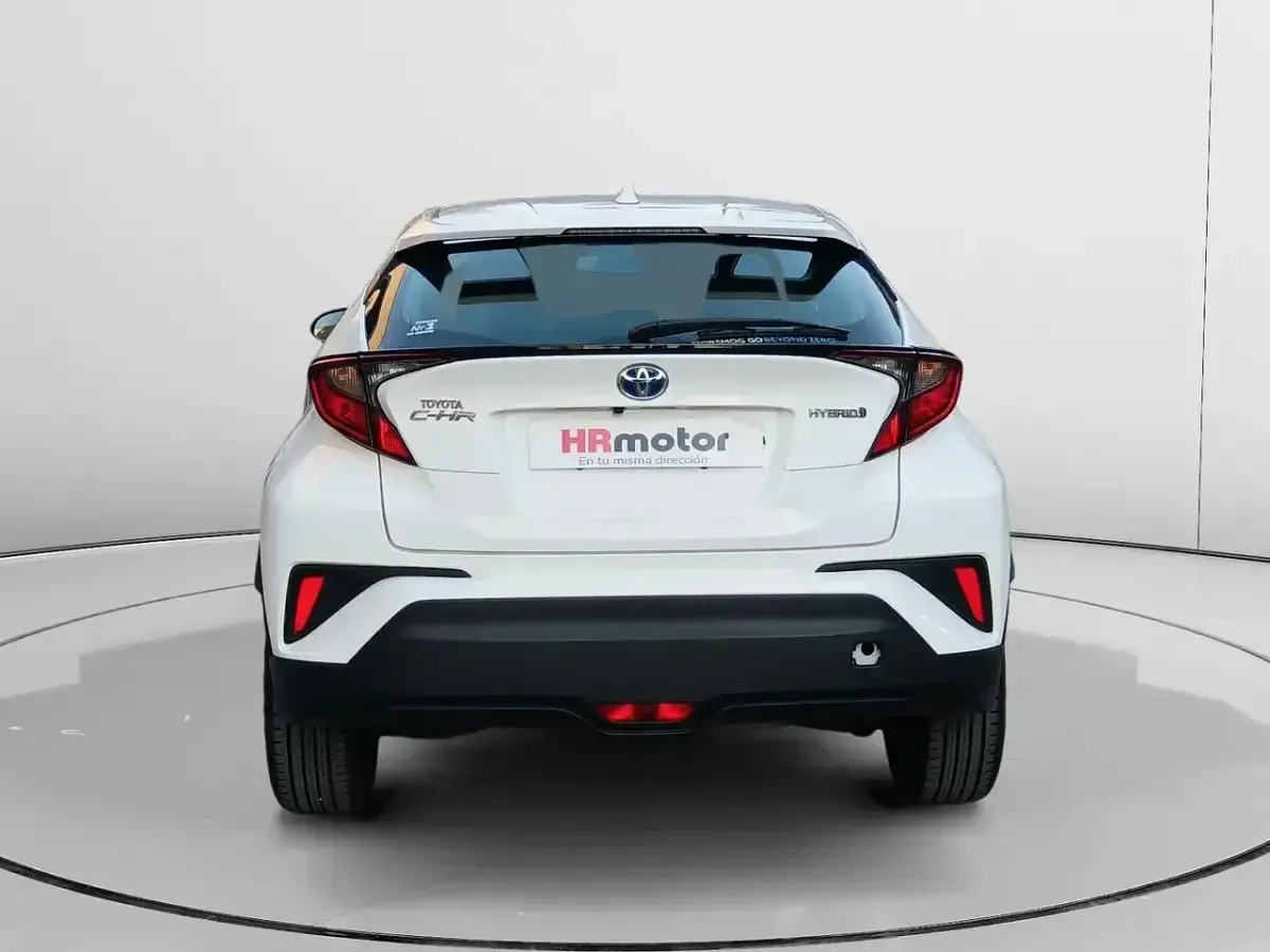 Begagnad Toyota C-HR Edition 140 HK (102 kW) 2023 Vit SUV