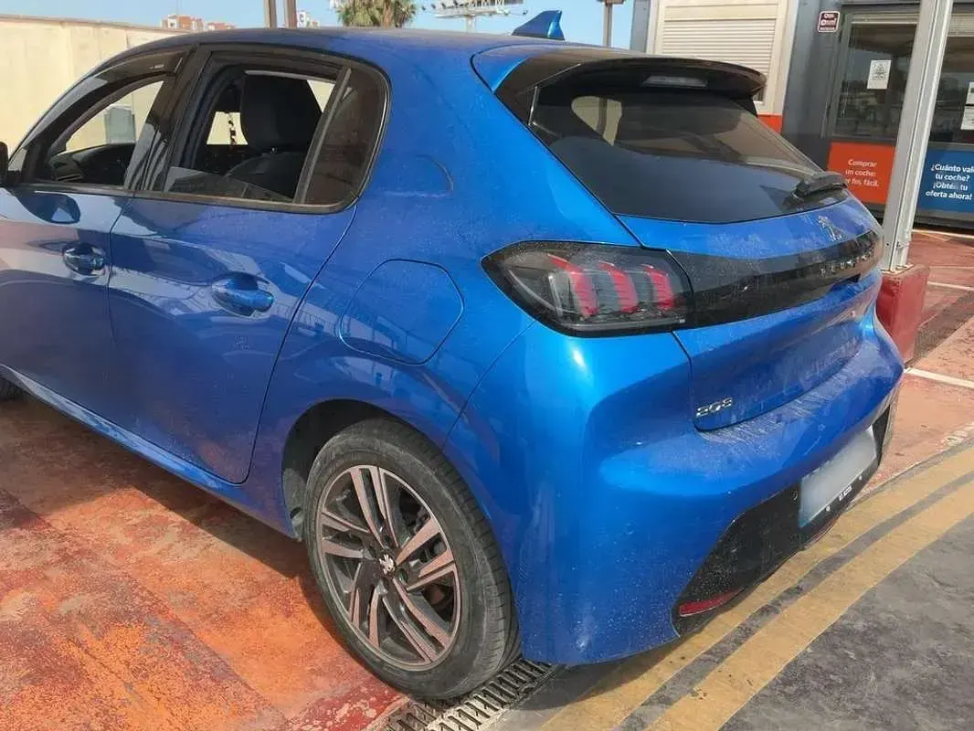 Usado Peugeot 208 Allure 99 CV (72 kW) 2023 Azul Utilitario
