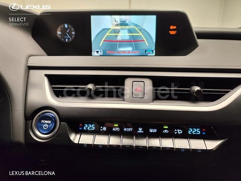 Usado Lexus UX 184 CV (135 kW) 2021 Gris / plata SUV