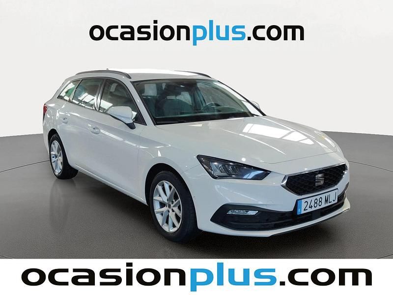 Usado Seat Leon Style 130 CV (95 kW) 2023 Blanco Familiar