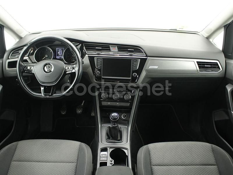 Usado VW Touran Advance 150 CV (110 kW) 2017 Blanco Monovolumen