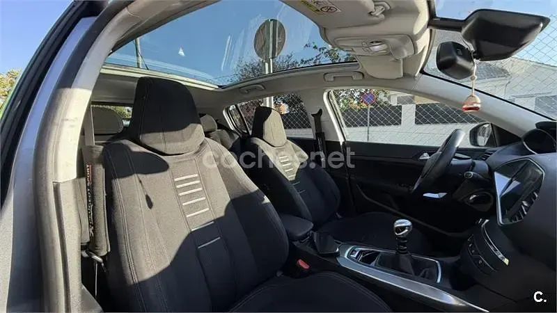 Usado Peugeot 308 Allure 115 CV (84 kW) 2013 Gris / plata Berlina