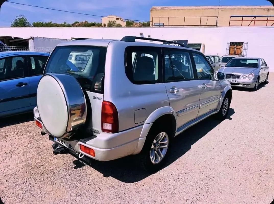 Usado Suzuki Grand Vitara 110 CV (80 kW) 2005 Gris SUV
