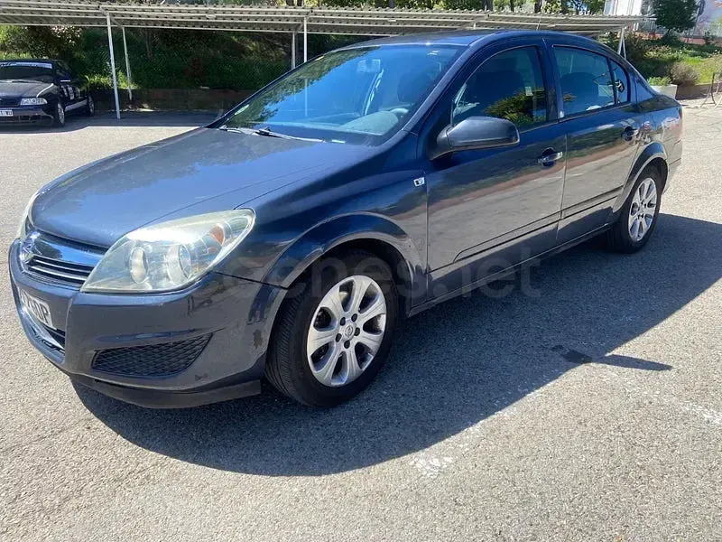 Usado Opel Astra Enjoy 100 CV (73 kW) 2008 Gris / plata Berlina