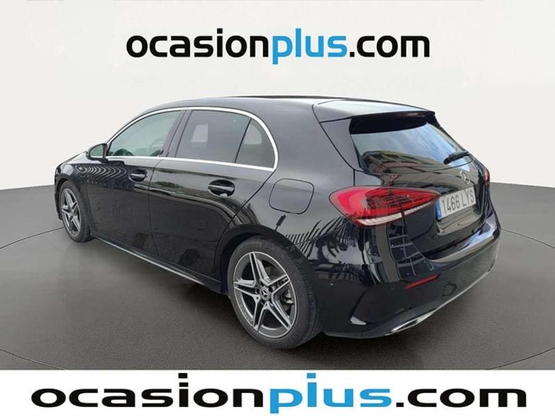 Usado Mercedes A180 116 CV (85 kW) 2022 Negro Utilitario