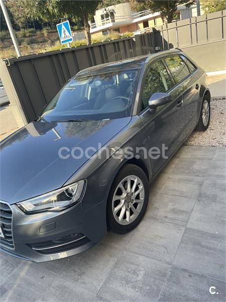 Gris / plata Usado 2015 Audi A3 Attraction Berlina | 9900 € (Buen precio) - Imagen 1/4