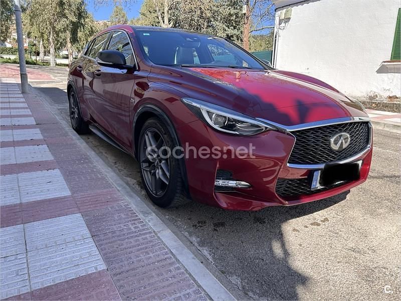 Usado Infiniti Q30 Sport Tech 211 CV (155 kW) 2018 Granate Berlina