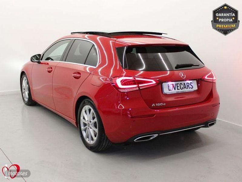 Usado Mercedes A180 Advantage 116 CV (85 kW) 2019 Rojo Berlina