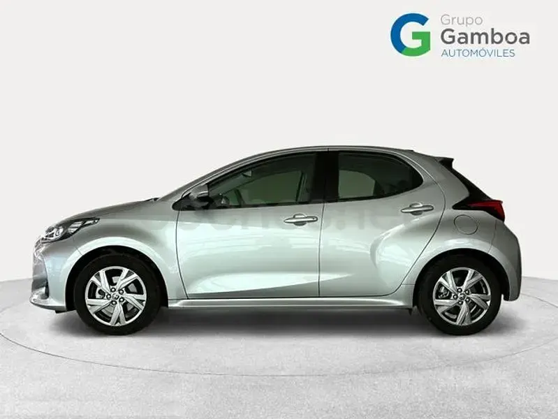Usado Toyota Yaris Hybrid Active 116 CV (85 kW) 2025 Gris / plata Berlina
