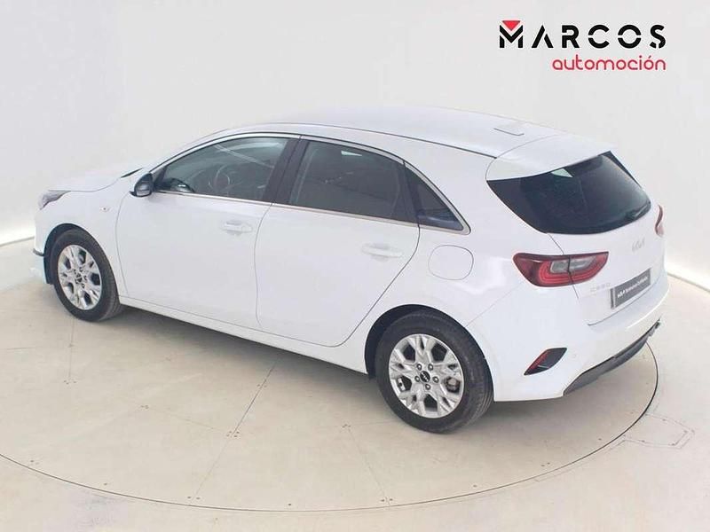 Usado Kia Ceed 101 CV (74 kW) 2024 Blanco Utilitario