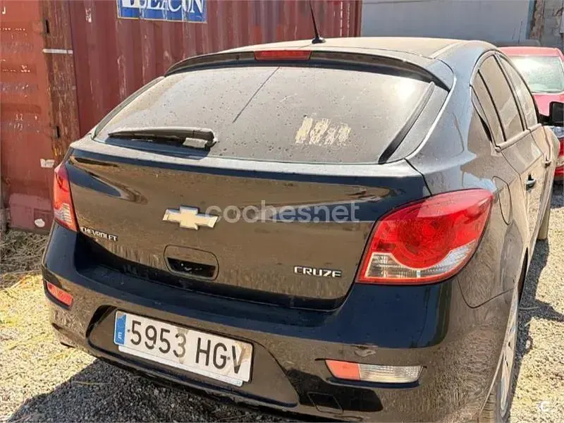 Usado Chevrolet Cruze LT 124 CV (91 kW) 2011 Negro Berlina