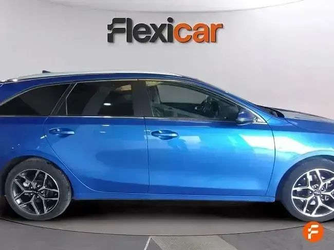 Usado Kia Ceed 120 CV (88 kW) 2022 Azul Utilitario