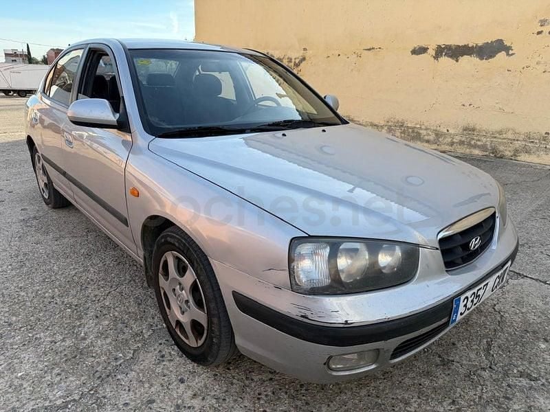 Usado Hyundai Elantra GLS 107 CV (78 kW) 2004 Gris / plata Berlina
