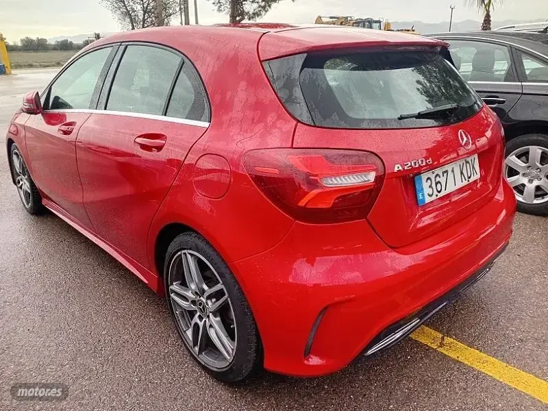 Usado Mercedes 200 AMG 136 CV (100 kW) 2017 Rojo Berlina