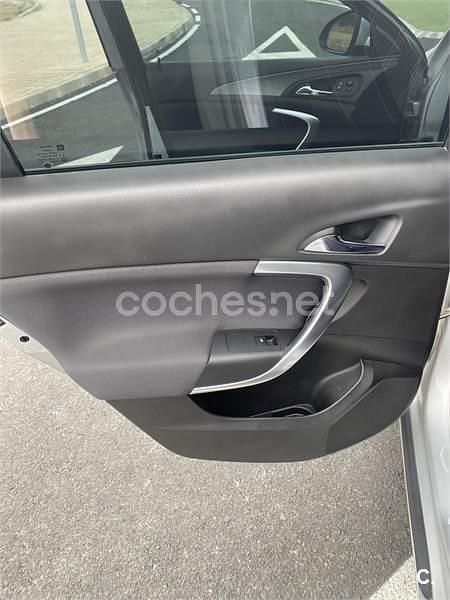 Usado Opel Insignia Selective 136 CV (100 kW) 2017 Gris / plata Familiar