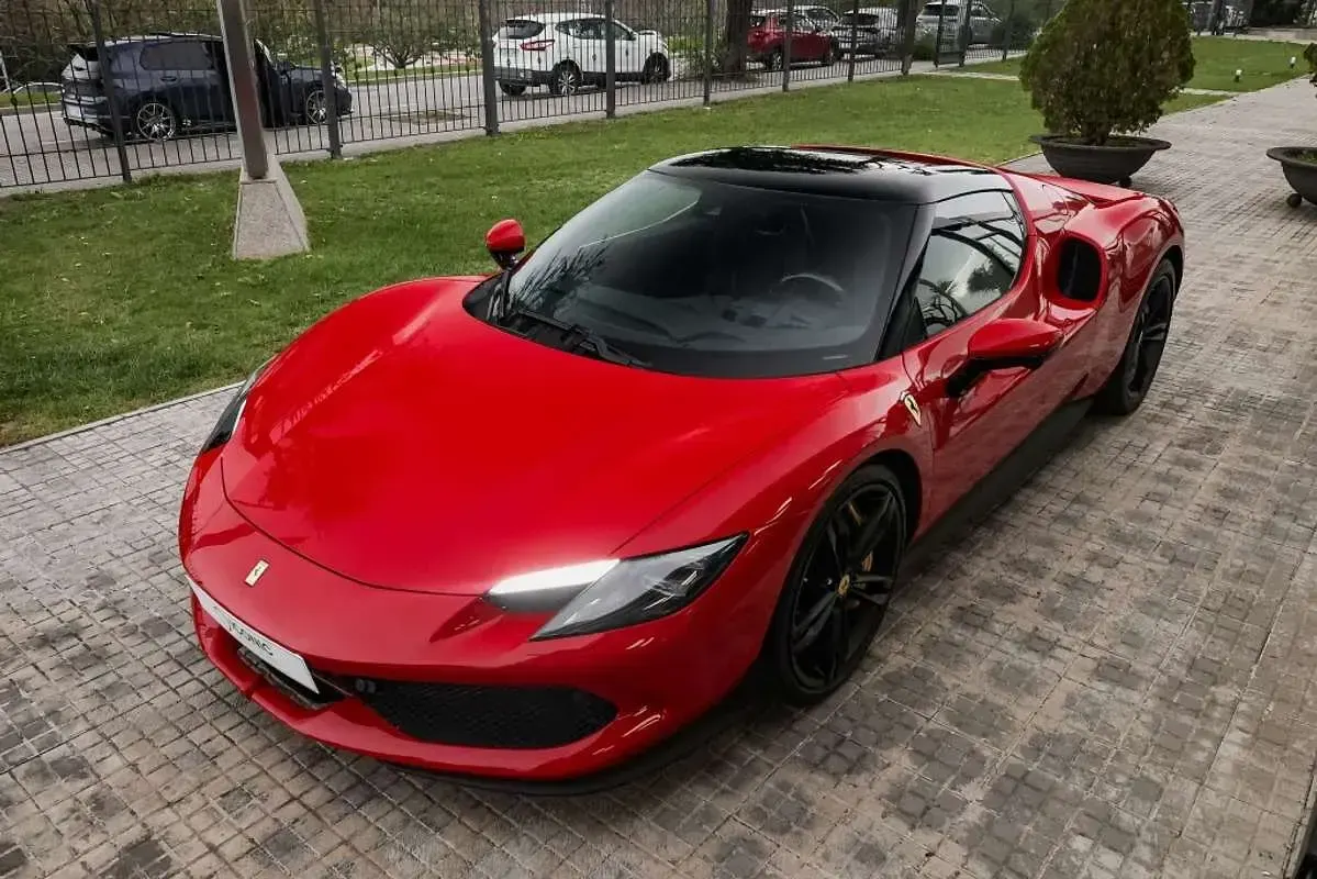 Usado Ferrari 296 831 CV (611 kW) 2022 Rojo Coupe