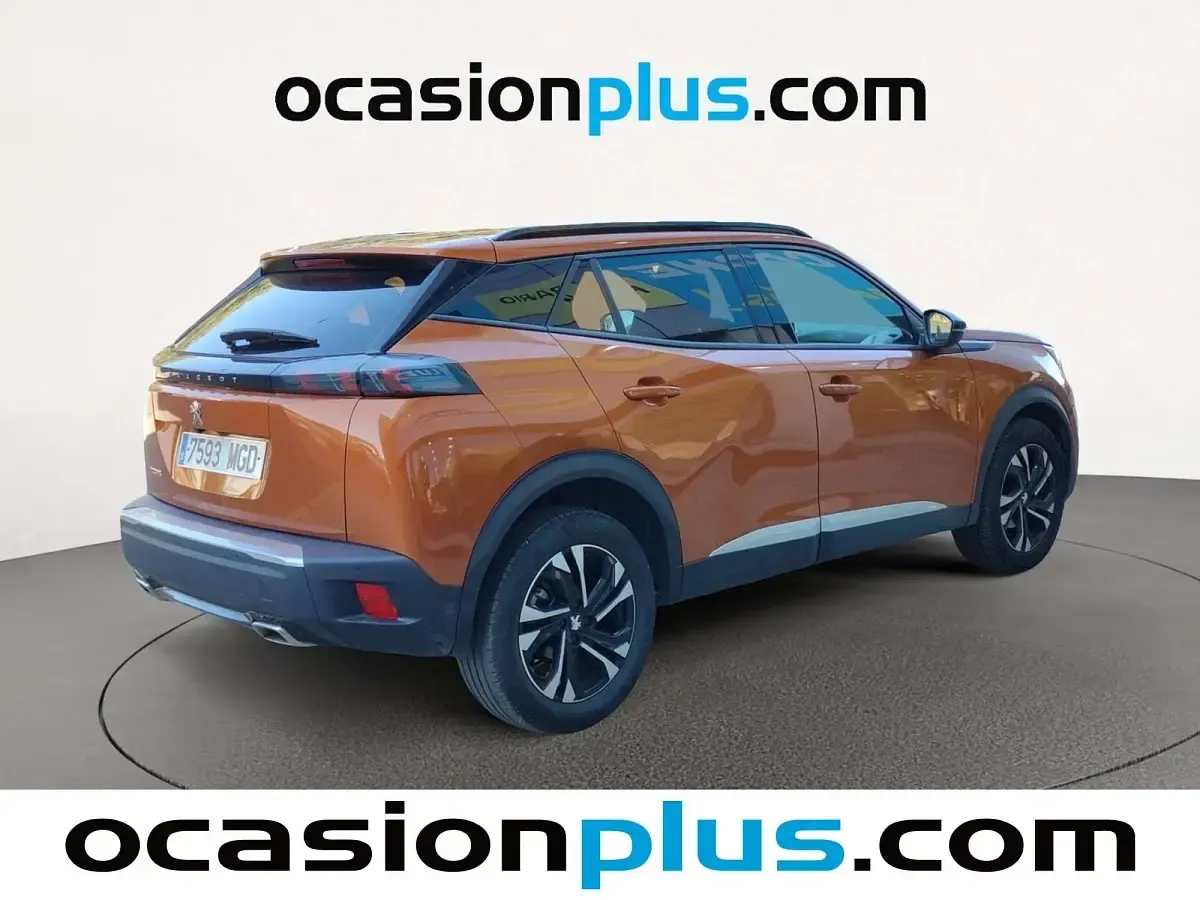 Usado Peugeot 2008 Allure 131 CV (96 kW) 2023 Naranja SUV