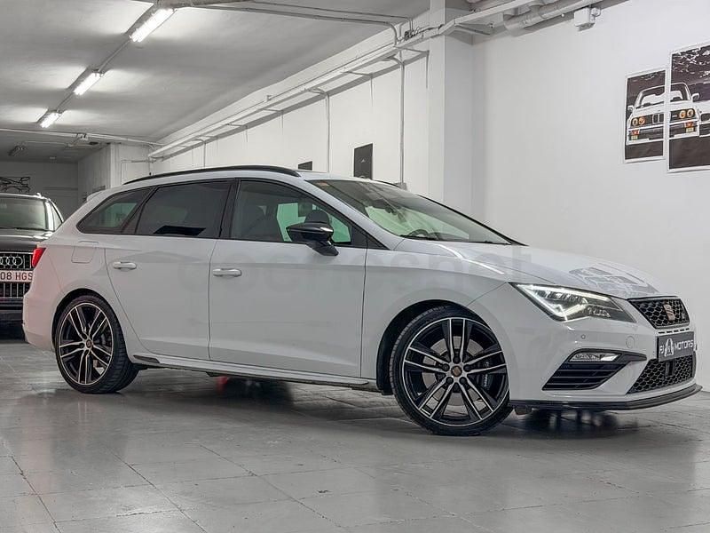 Usado Seat Leon 4Drive 300 CV (220 kW) 2019 Blanco Familiar
